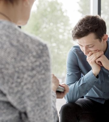 front-view-psychologist-patient